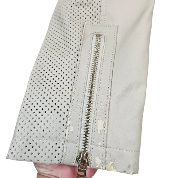 Guess Cream Faux Leather Perforated Flounce Lightweight Jacket Size XL Women's - Picture 5 of 14